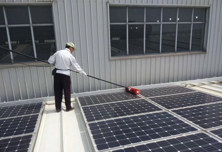 光伏發(fā)電怎么清洗，光伏板清潔要斷電嗎